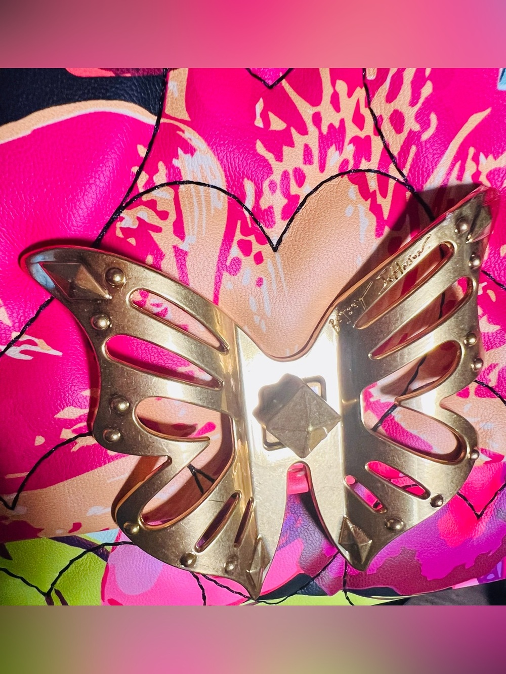 Betsey Johnson Butterfly ๐ Puffed Flap Crossbody Bag. Gold Hardware Floral ๐ฆ๐NWT - Picture 3 of 13